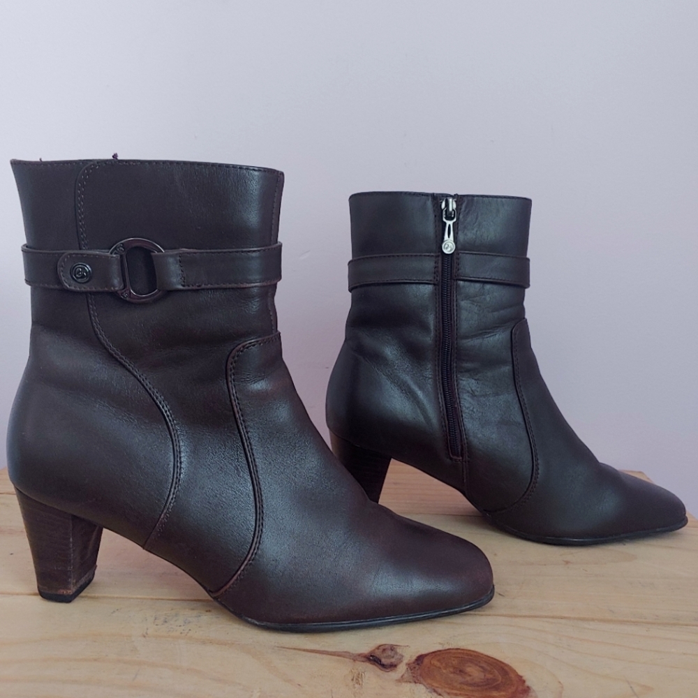 Blondo waterproof brown leather ankle boots size 6.5 US